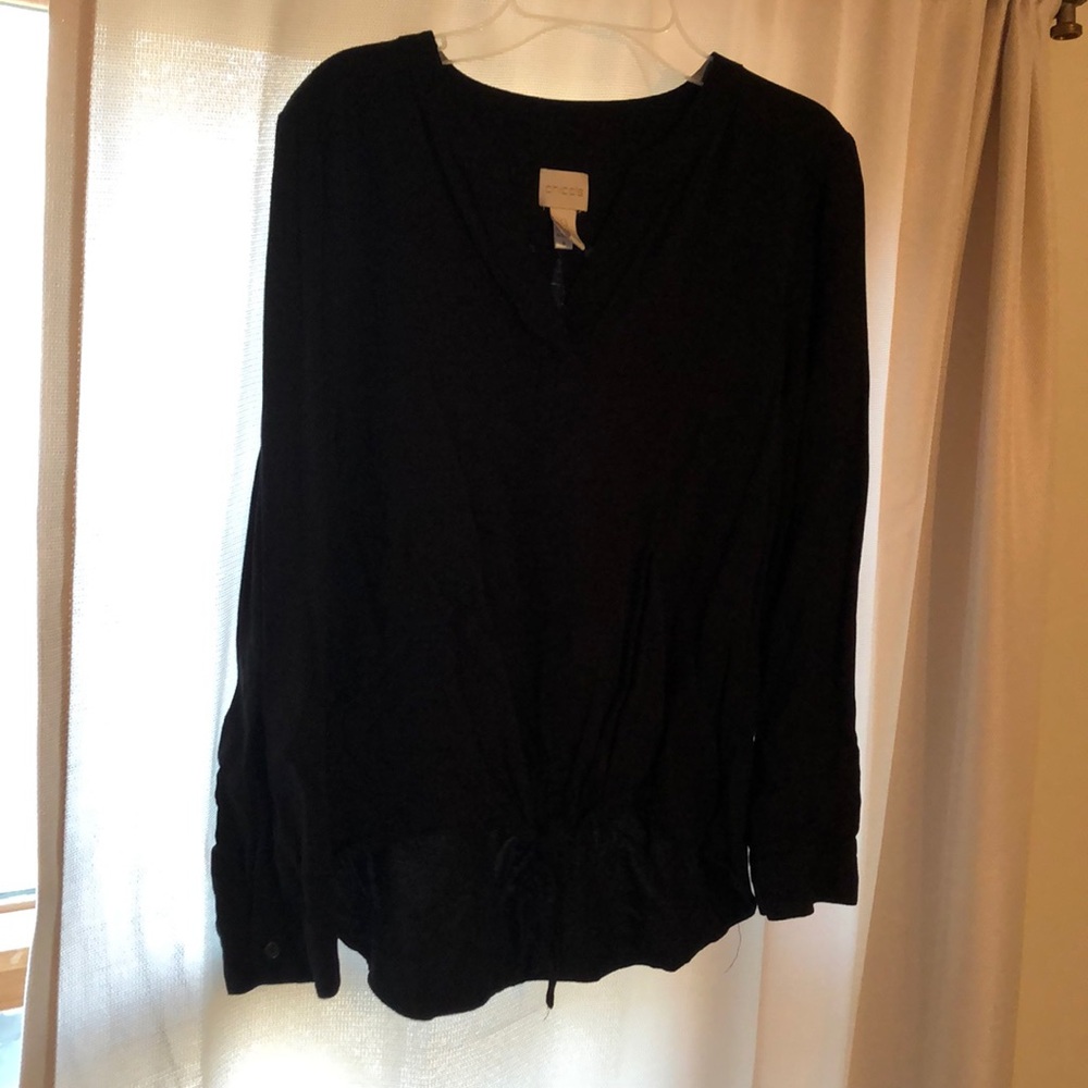 Chico’s long sleeved v cut shirt with tie bottom